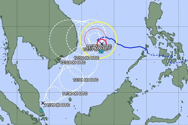 Xuất hiện áp thấp mới, lo bão số 15 (bão Koto) diễn biến phức tạp - Ảnh 1
