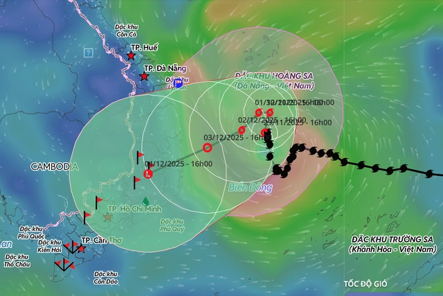 Áp thấp nhiệt đới dị thường vừa tan trên Biển Đông, bão số 15 suy yếu - Ảnh 1