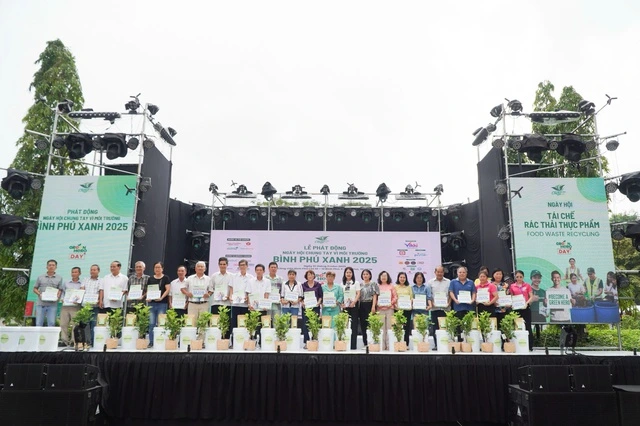 Một phường ở TP.HCM muốn thành khu dân cư tiên phong phân loại rác - Ảnh 2