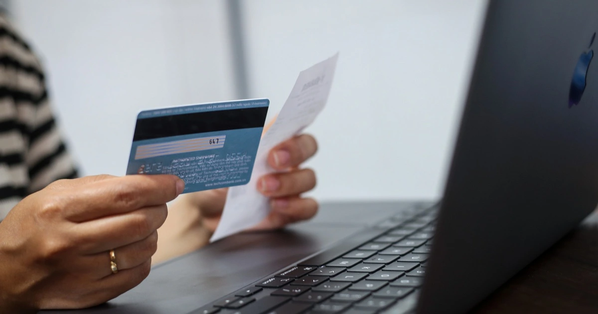 Bất ngờ với lãi suất thẻ tín dụng lên gần 40%/năm