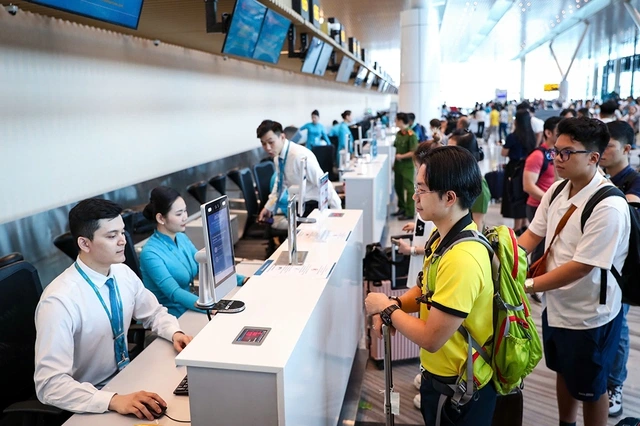 Hãng bay nhộn nhịp, vé tết vẫn căng - Ảnh 3