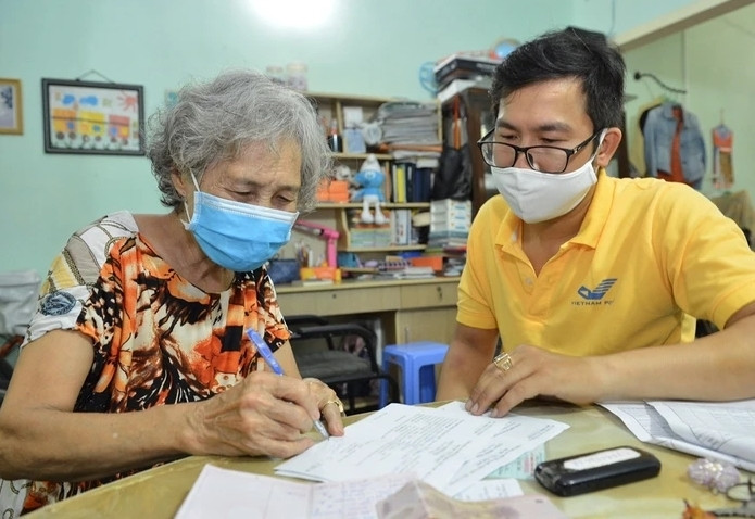 Cử tri đề xuất trợ cấp hưu trí xã hội từ 60 tuổi, Bộ trưởng Y tế nói gì? - Ảnh 1