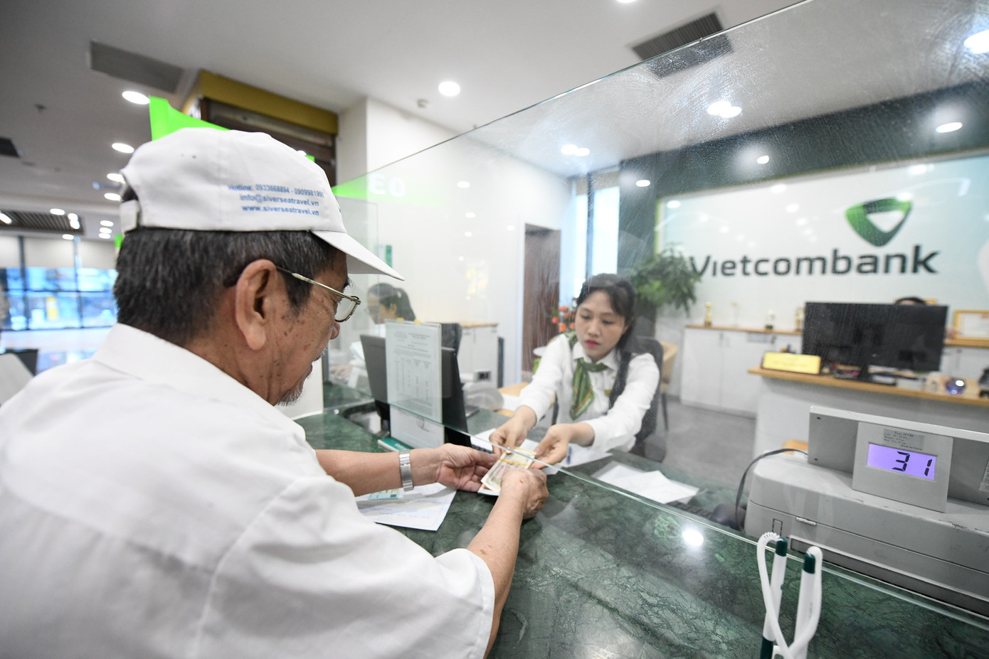 Cuộc đua lãi suất cuối năm - Ảnh 1