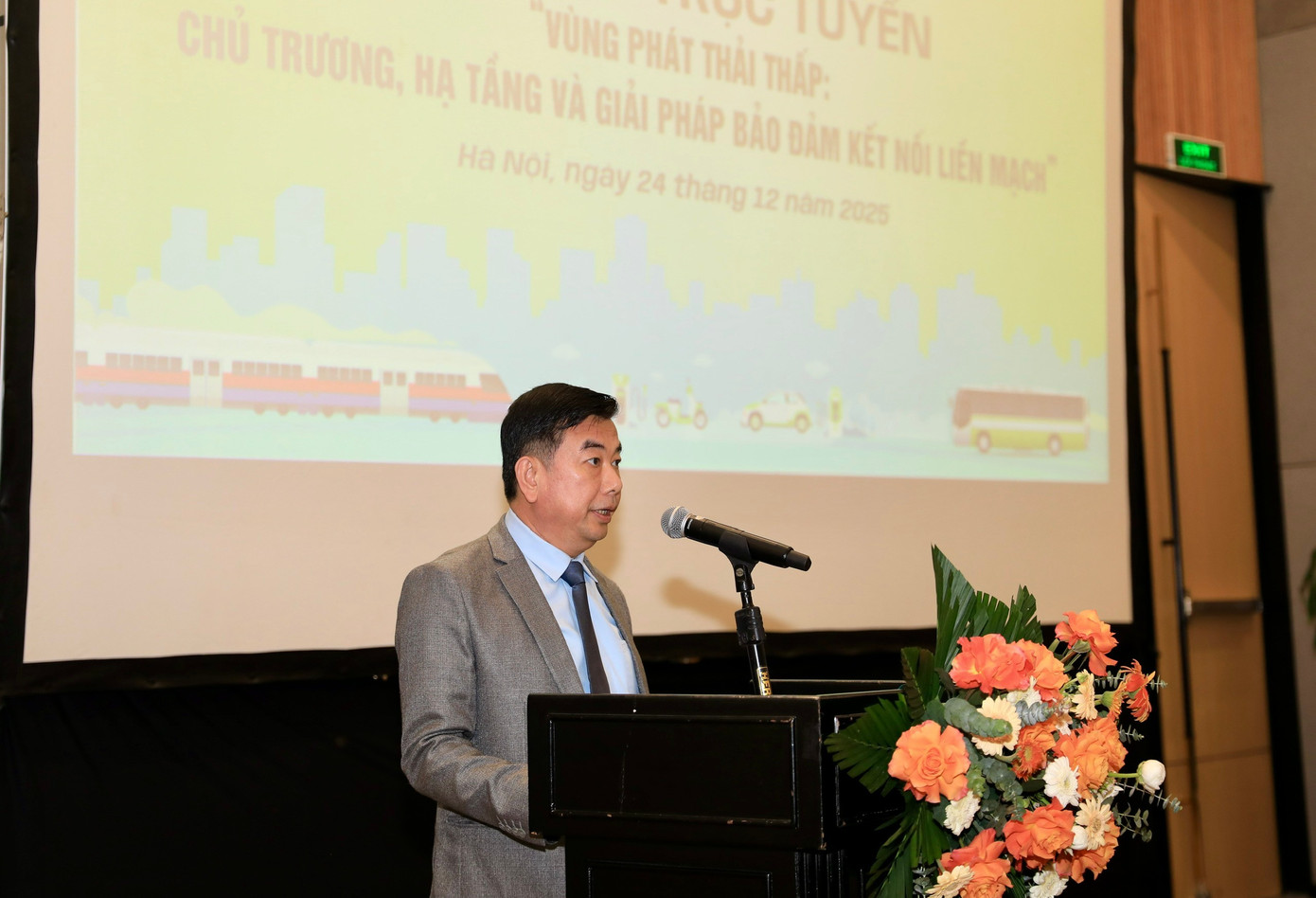 Xây dựng vùng phát thải thấp: Không chỉ là chuyện cấm xe xăng - Ảnh 1