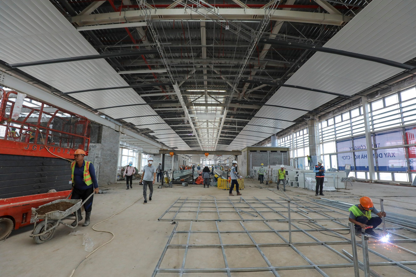 Gấp rút 'vượt nắng, thắng mưa' thi công sân bay Long Thành - Ảnh 11