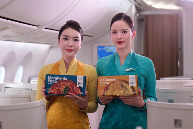 Vietnam Airlines bắt đầu bán pizza 4P's trên các chuyến bay, giá 119.000 đồng cho nửa cái - Ảnh 1