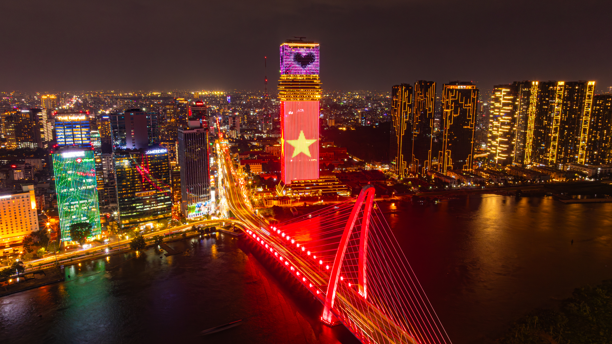 Không chỉ đóng hàng nghìn tỷ đồng tiền thuế, các công ty này còn thắp sáng cả bầu trời đêm TP.HCM - Ảnh 10