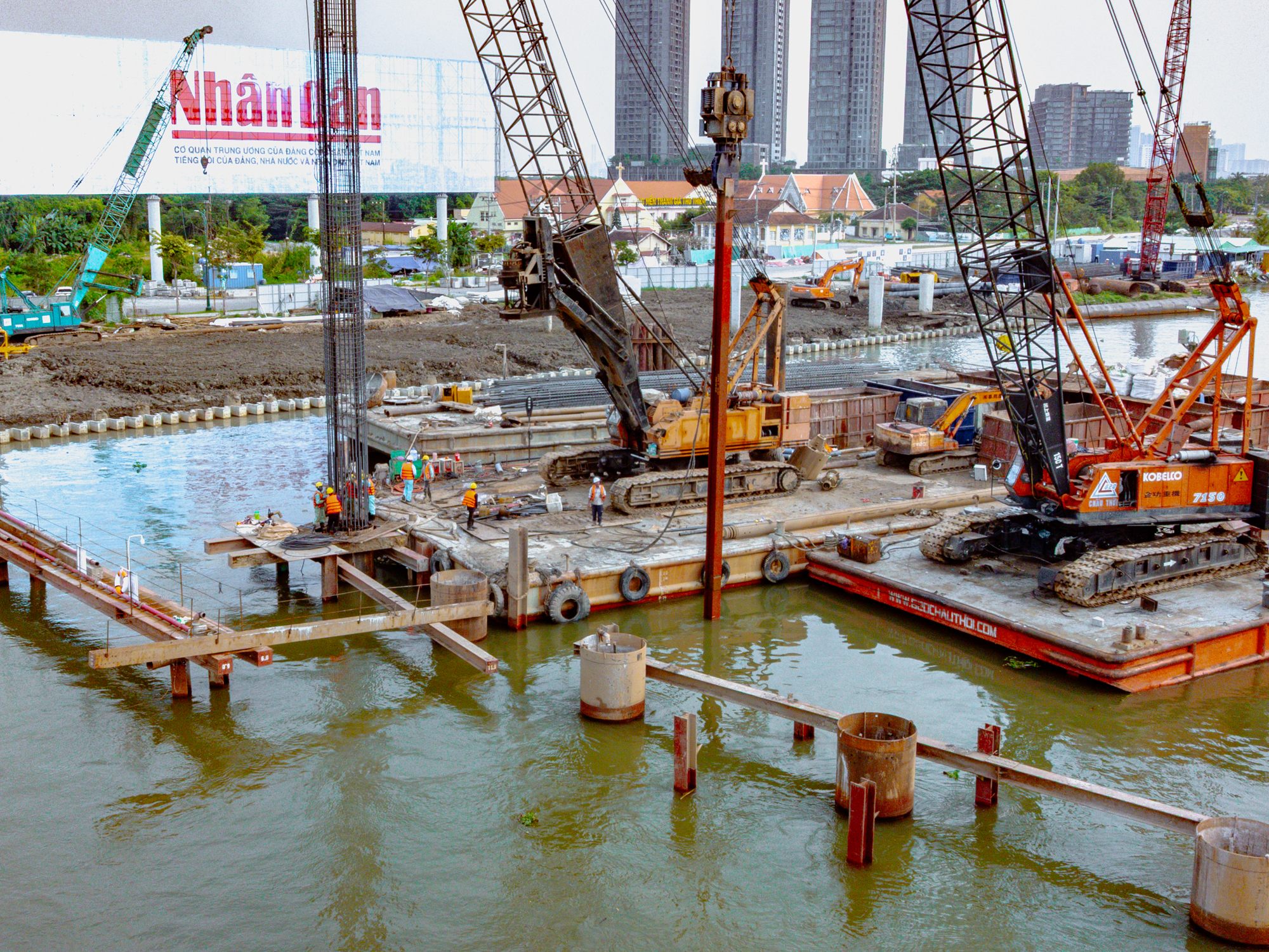 Ngắm công trường xây dựng cầu gần 1.000 tỷ là món quà của Nutifood tặng TP.HCM - Ảnh 10