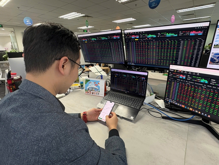 Chứng khoán giảm sâu không lý do rõ rệt - Ảnh 1