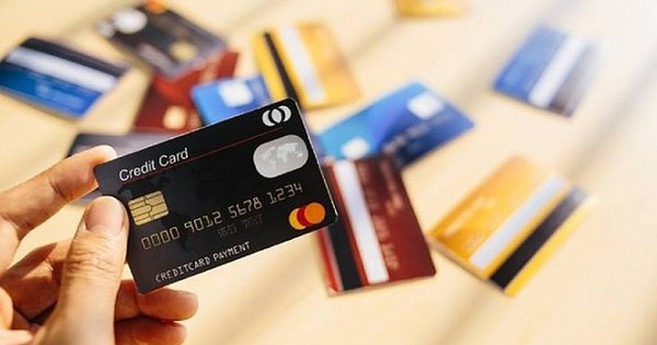 Cảnh báo rủi ro 'bẫy nợ’ vay thẻ tín dụng