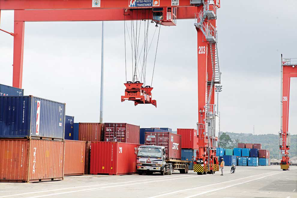 Biên giới đóng từ tháng 7, thương mại 'lao dốc' gần 50%: Hàng Thái Lan vẫn qua Lào vào Campuchia - Ảnh 1