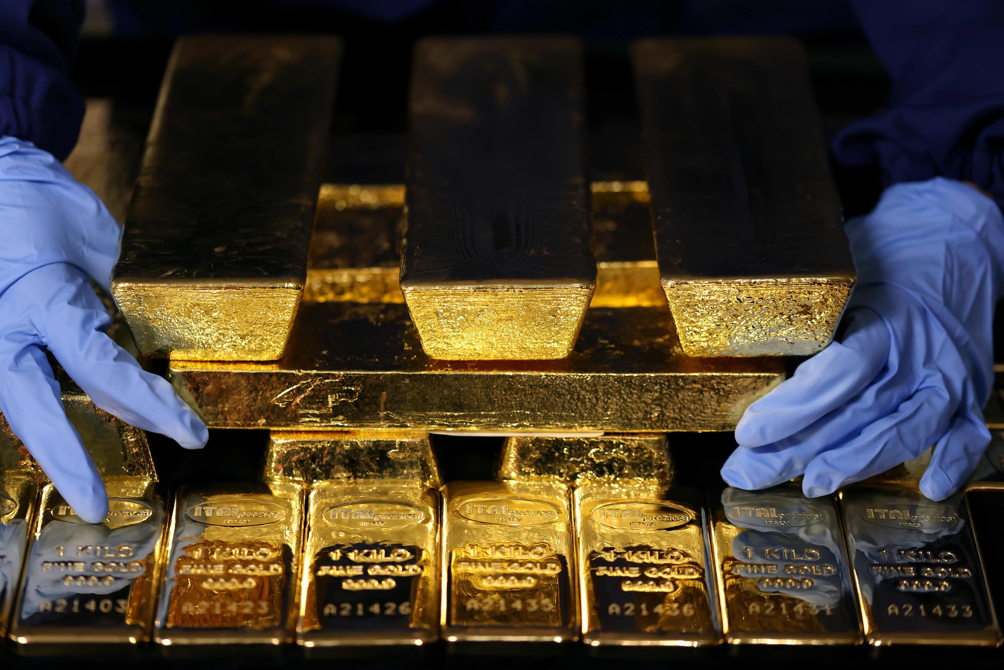 Từ xung đột Nga-Ukraine, thế giới đổi cách 'giữ của': BRICS ồ ạt gom một vật chất, USD không 'tối thượng' - Ảnh 1