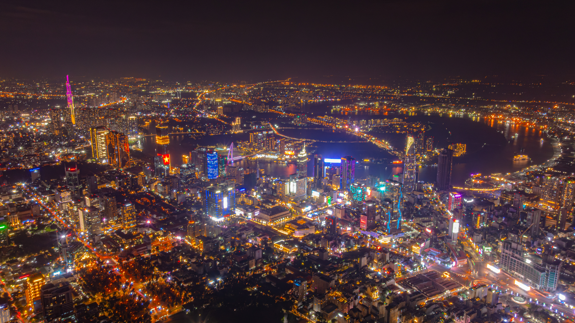 Không chỉ đóng hàng nghìn tỷ đồng tiền thuế, các công ty này còn thắp sáng cả bầu trời đêm TP.HCM - Ảnh 11