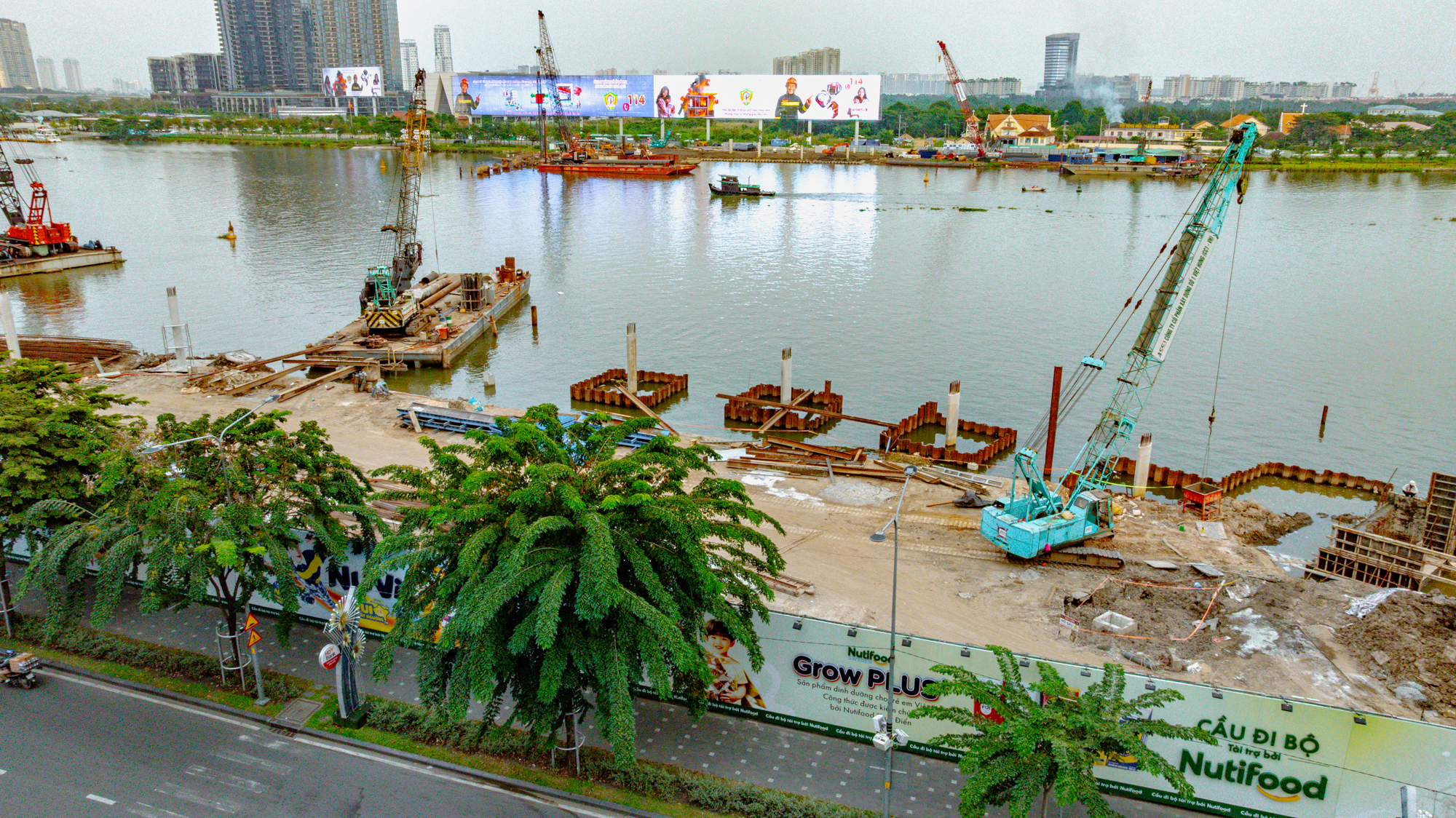 Ngắm công trường xây dựng cầu gần 1.000 tỷ là món quà của Nutifood tặng TP.HCM - Ảnh 11
