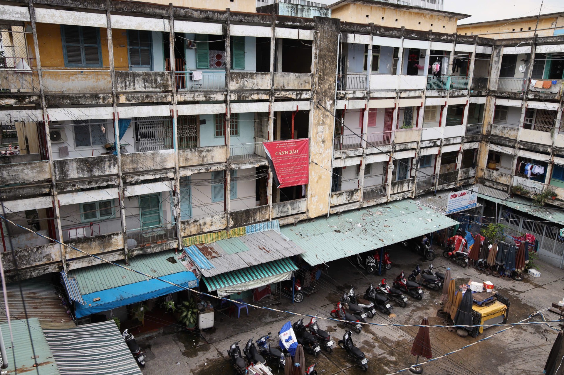 Chung cư cũ: Đi không nỡ, ở chẳng yên - Ảnh 1