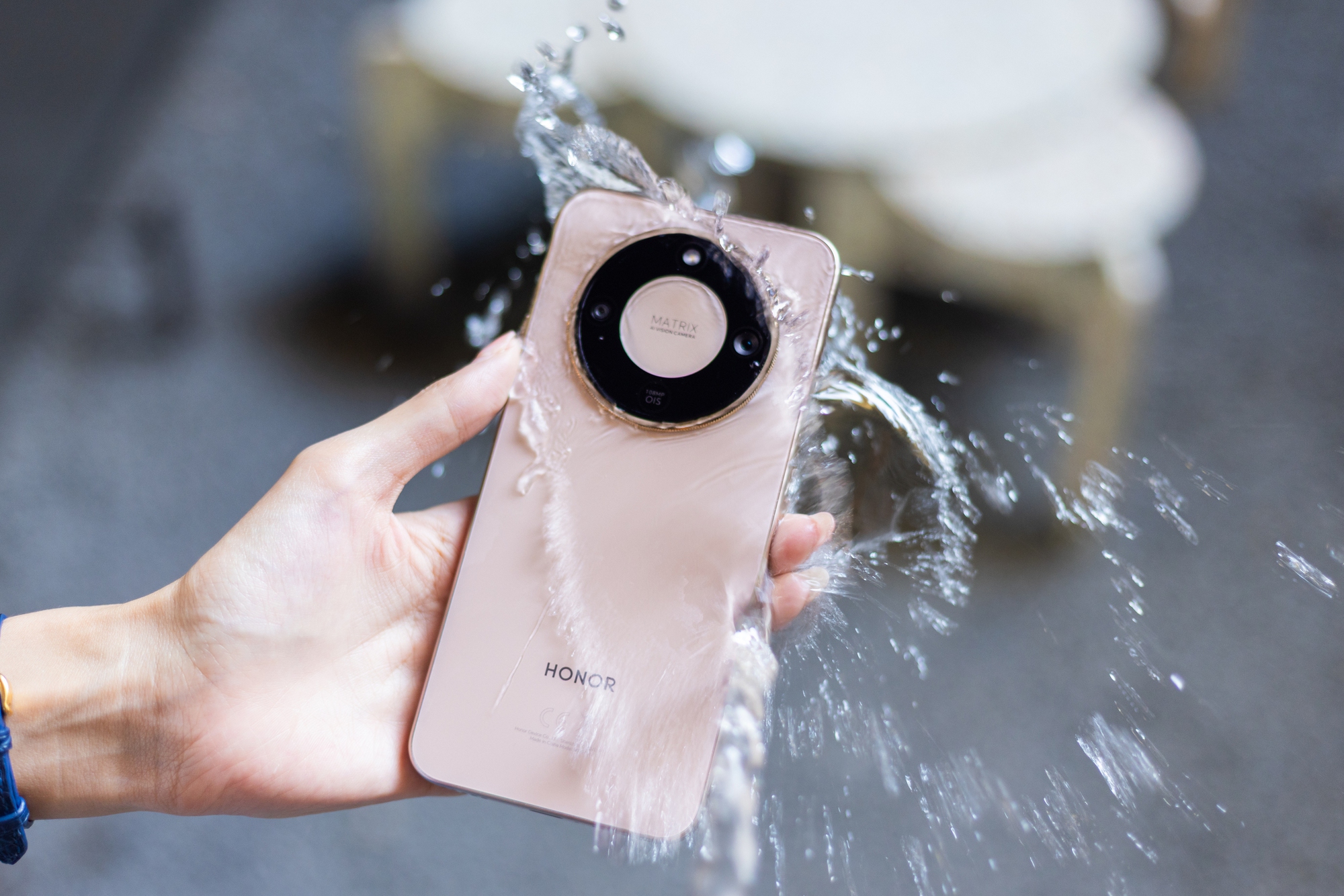 Vừa ra mắt ở Việt Nam smartphone siêu 'nồi đồng cối đá': Rơi ở độ cao 2,5m không vỡ, pin trâu nhất thị trường - Ảnh 2