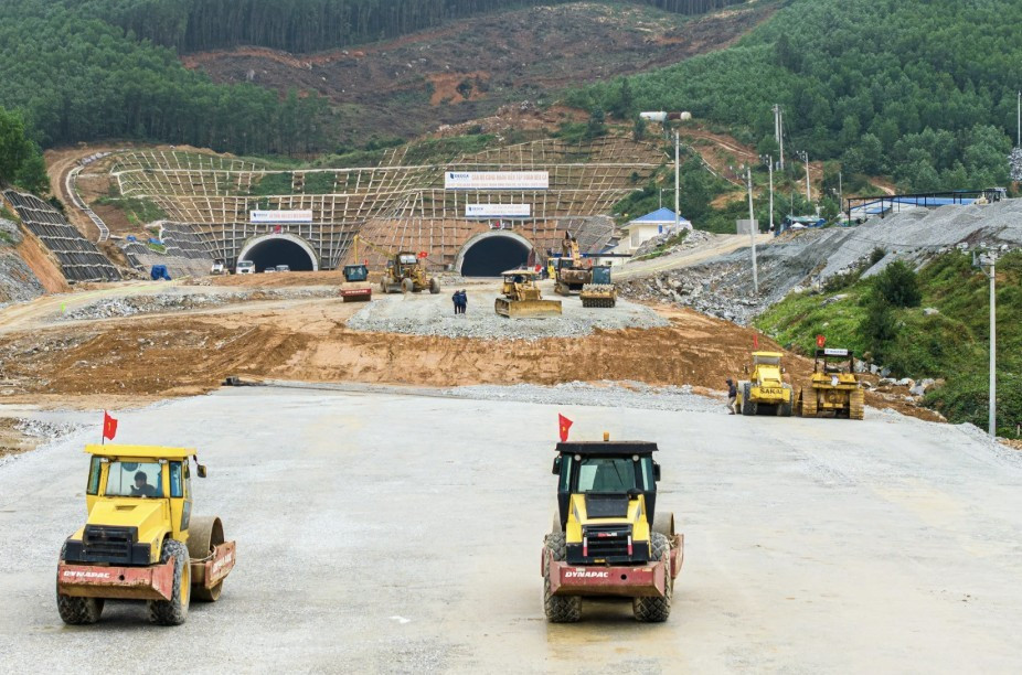 Thủ tướng phê bình 34 bộ, ngành, địa phương giải ngân đầu tư công chậm trễ - Ảnh 1