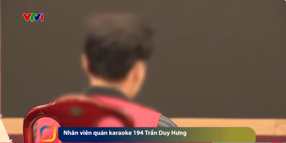 Đột kích quán karaoke Monaza ở Trần Duy Hưng, Hà Nội: Bất thường các dịch vụ "đĩa cherry, hoa quả và tôm hùm" - Ảnh 4