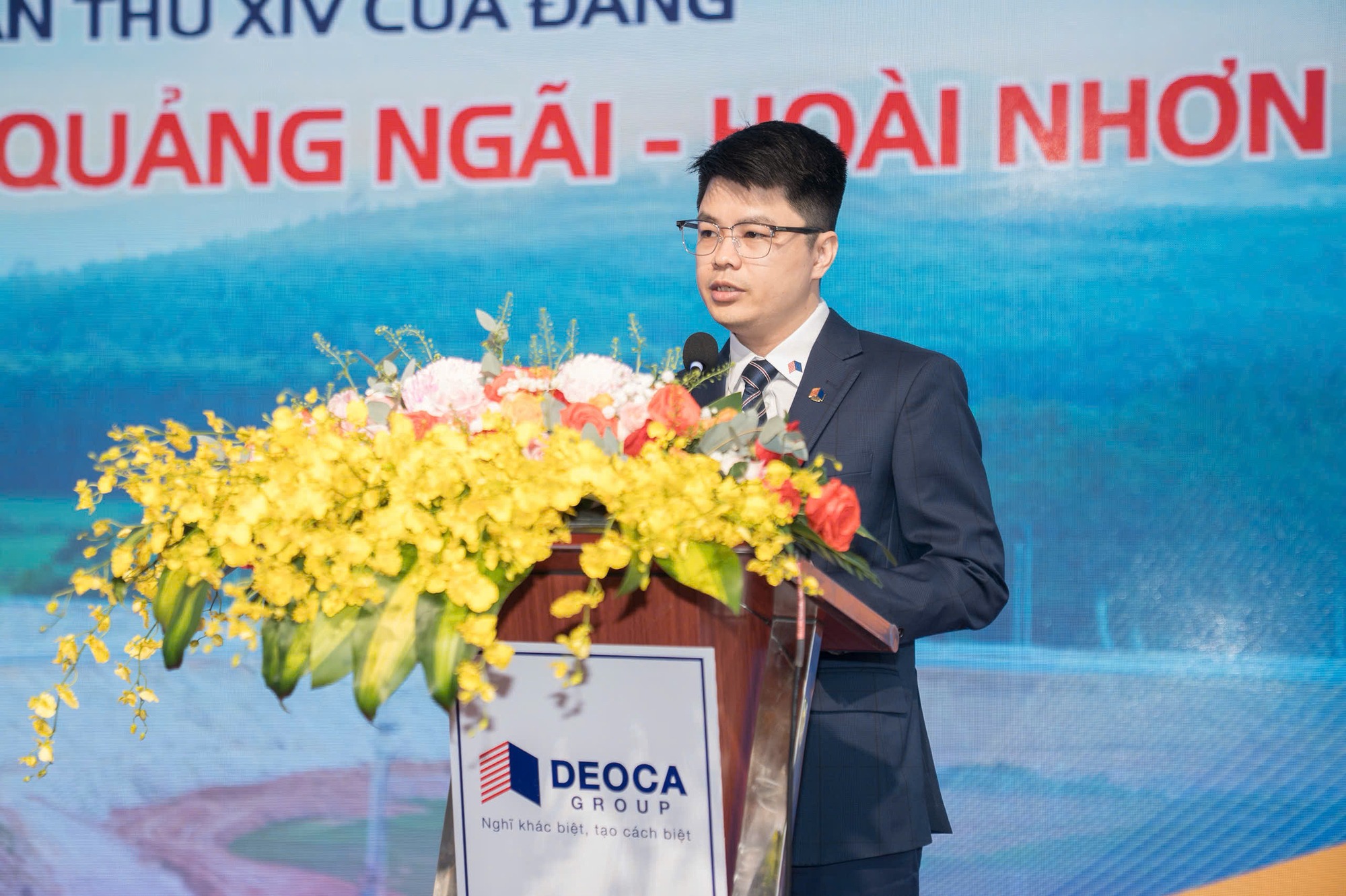 Hơn 4.000 người, 1.750 máy móc vượt thách thức chưa từng có, giúp đoạn tuyến quy mô lớn nhất cao tốc Bắc - Nam vượt tiến độ - Ảnh 1