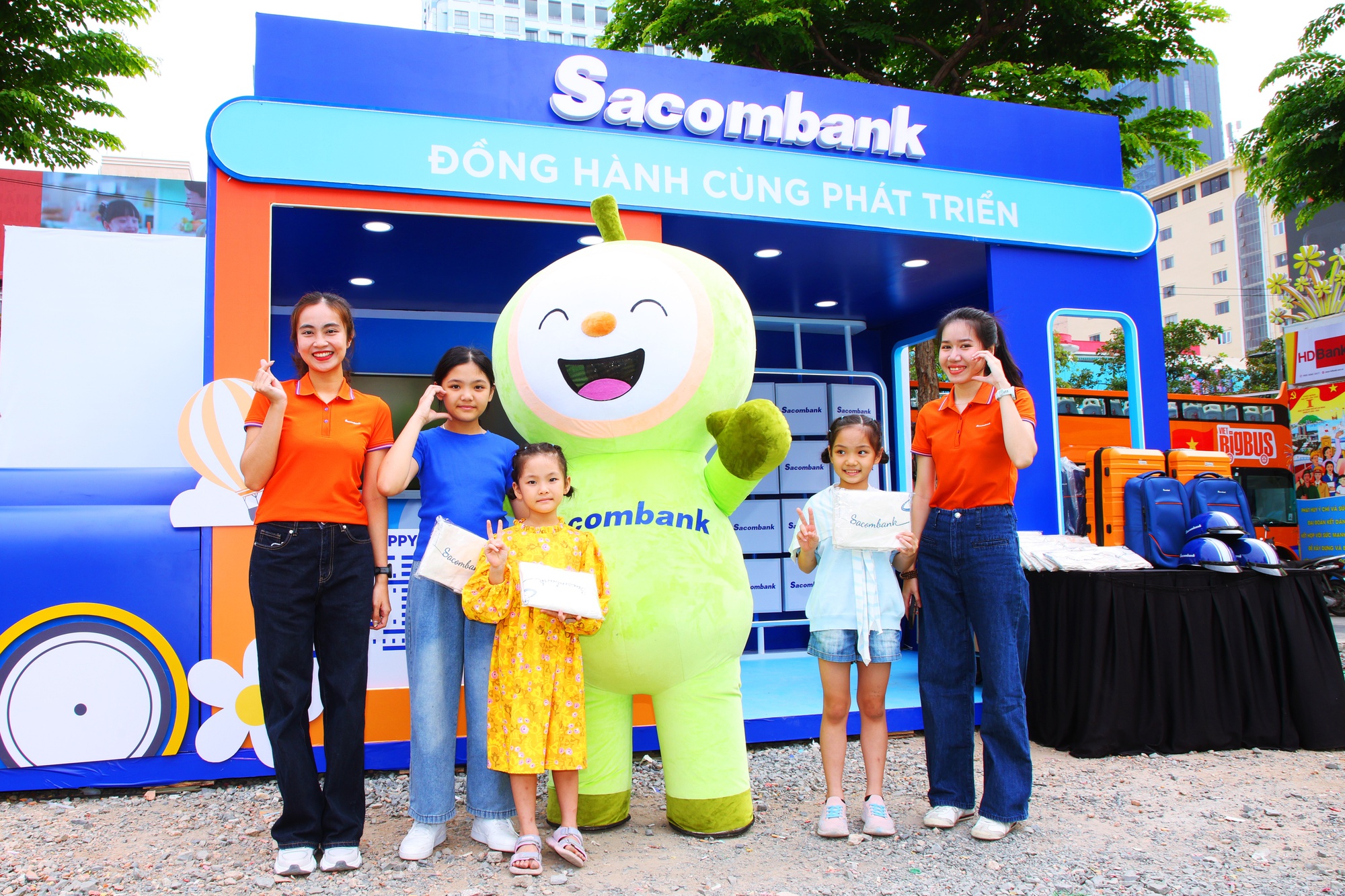 Sacombank đồng hành cùng Sundate Festival 2025 mang đến không gian gắn kết gia đình tại Vương Quốc Mặt Trời - Ảnh 2