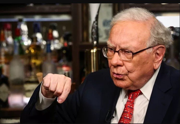 Tại sao Warren Buffett ngừng tặng 10.000 USD tiền mặt làm quà giáng sinh cho gia đình? - Ảnh 1