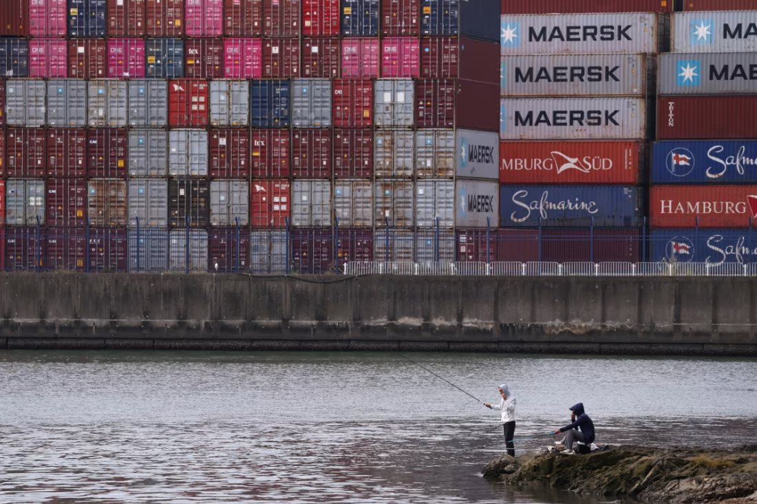 Lần đầu tiên trong lịch sử, thặng dư thương mại của Trung Quốc vượt 1 nghìn tỷ USD nhờ dịch chuyển dòng hàng từ Mỹ sang ĐNÁ, Châu Âu - Ảnh 1