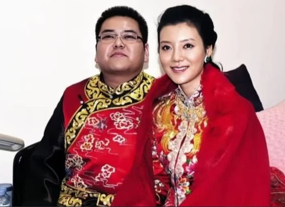 Thừa kế 2 tỷ USD rồi đốt sạch ở tuổi 22 vì một phụ nữ, bị truy lùng và cấm xuất cảnh: Câu chuyện ‘công tử giàu nhất tỉnh’ của đế chế ngành gang thép Sơn Tây - Ảnh 3