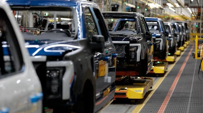 Ford mất 19,5 tỷ USD vì làm xe điện: Mảng EV liên tục lỗ ròng nhiều năm, phải chuyển hướng sang xe Hybrid - Ảnh 1