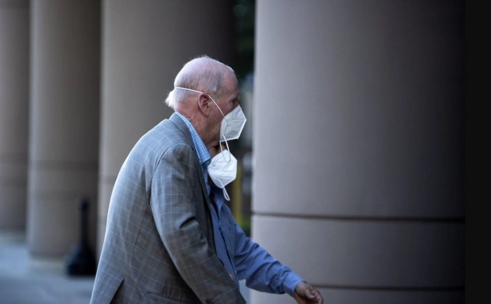 Công chúng phẫn nộ khi tỷ phú giả mất trí để trốn thuế 2 tỷ USD, bị phát hiện vì bạn bè phản bội, trở thành vụ gian lận thuế cá nhân lớn nhất lịch sử Mỹ - Ảnh 2