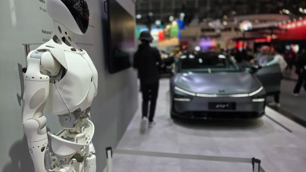 Tesla gọi, Trung Quốc trả lời: Cuộc đua robot 9.000 tỷ USD chính thức rực lửa - Ảnh 2