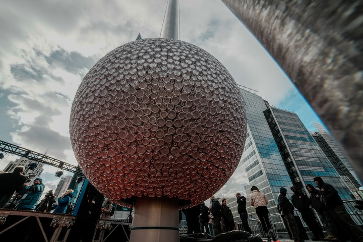 Điều đặc biệt về 'quả cầu yêu nước' thả đêm Giao thừa ở Quảng trường Thời Đại Mỹ - Ảnh 2