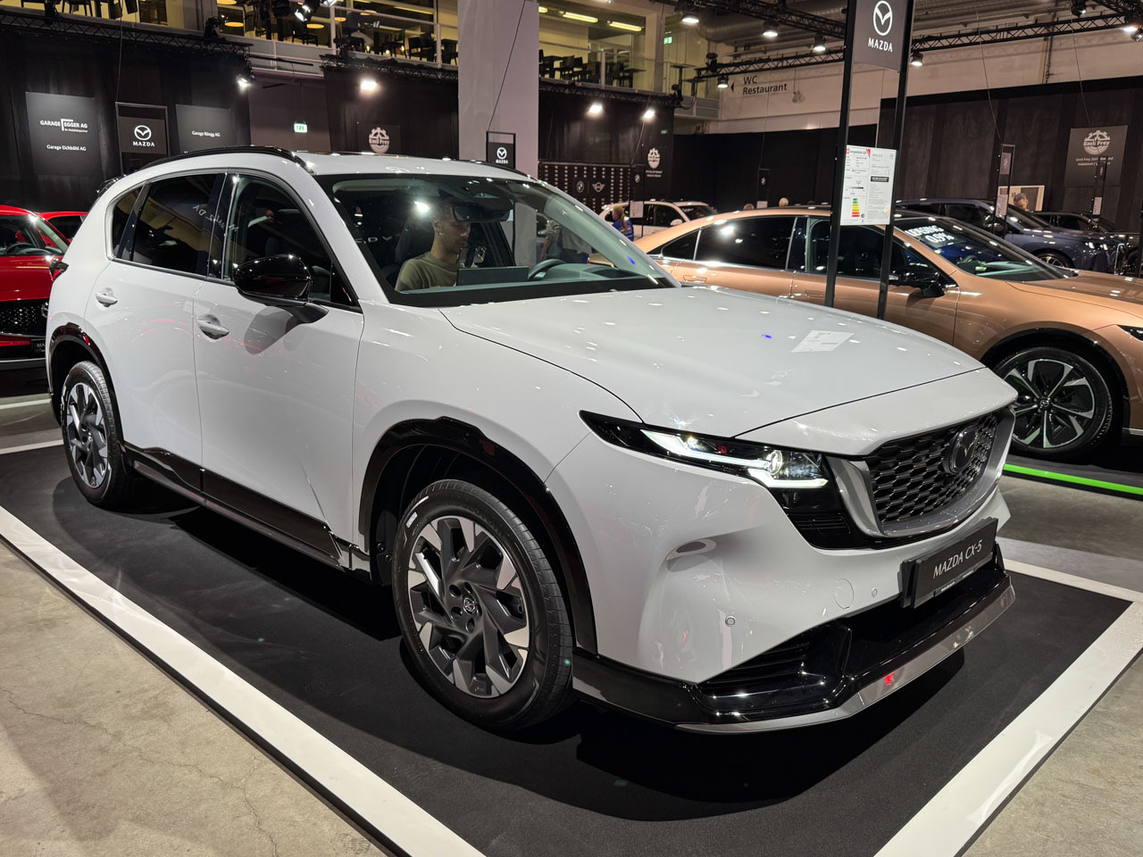 Rộ tin Mazda CX-5 đời mới, CX-90, CX-60 đầu tiên xuất hiện tại Việt Nam: Xe đã có mặt ở showroom, dễ ra mắt ngay ngày 11/12 tới - Ảnh 1