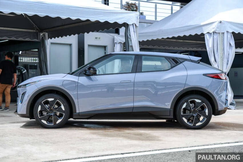 Xem ô tô điện đầu tiên mà Malaysia tự sản xuất: Giá quy đổi hơn 500 triệu đồng, dài ngang Sonet, chạy 445km/sạc, thuê pin 9 năm - Ảnh 9