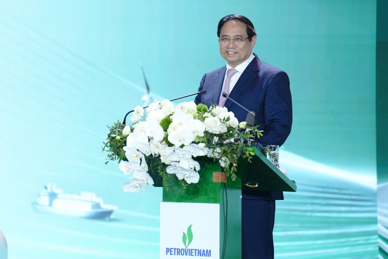 Thủ tướng Phạm Minh Chính chỉ đạo tại Hội nghị tổng kết PVN: Nhóm cổ phiếu năng lượng ‘phản ứng’ ngay, riêng PVB tăng kịch trần - Ảnh 1