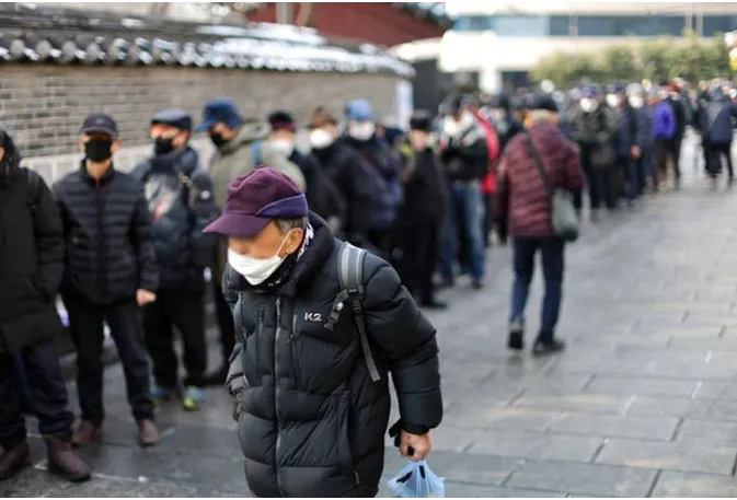 1/3 người Hàn Quốc sống một mình trong xã hội siêu già - Ảnh 2