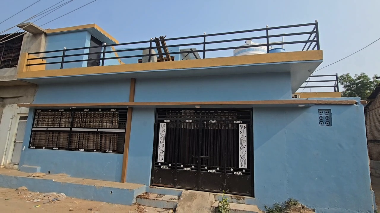 Nhận tin mật rồi đột kích một ngôi nhà, công an triệt phá đường dây sản xuất sữa giả từ hóa chất tại Ấn Độ, tịch thu hơn 200 lít dung dịch chuẩn bị đưa ra thị trường - Ảnh 2