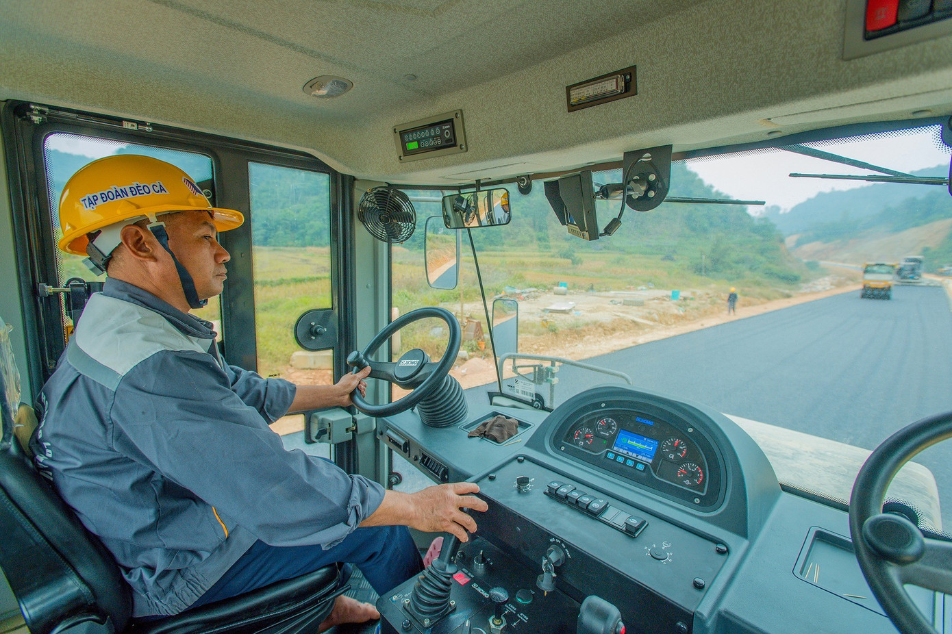 Rốt ráo thi công cao tốc Đồng Đăng - Lạng Sơn suốt ngày đêm - Ảnh 7