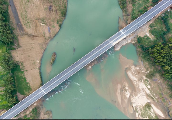 Ngắm cao tốc hơn 20.400 tỷ đồng chuẩn bị khánh thành: Có hầm lớn nhất cao tốc Bắc-Nam, về đích trước 8 tháng nhờ phương pháp đào hầm đặc biệt của Đèo Cả - Ảnh 4