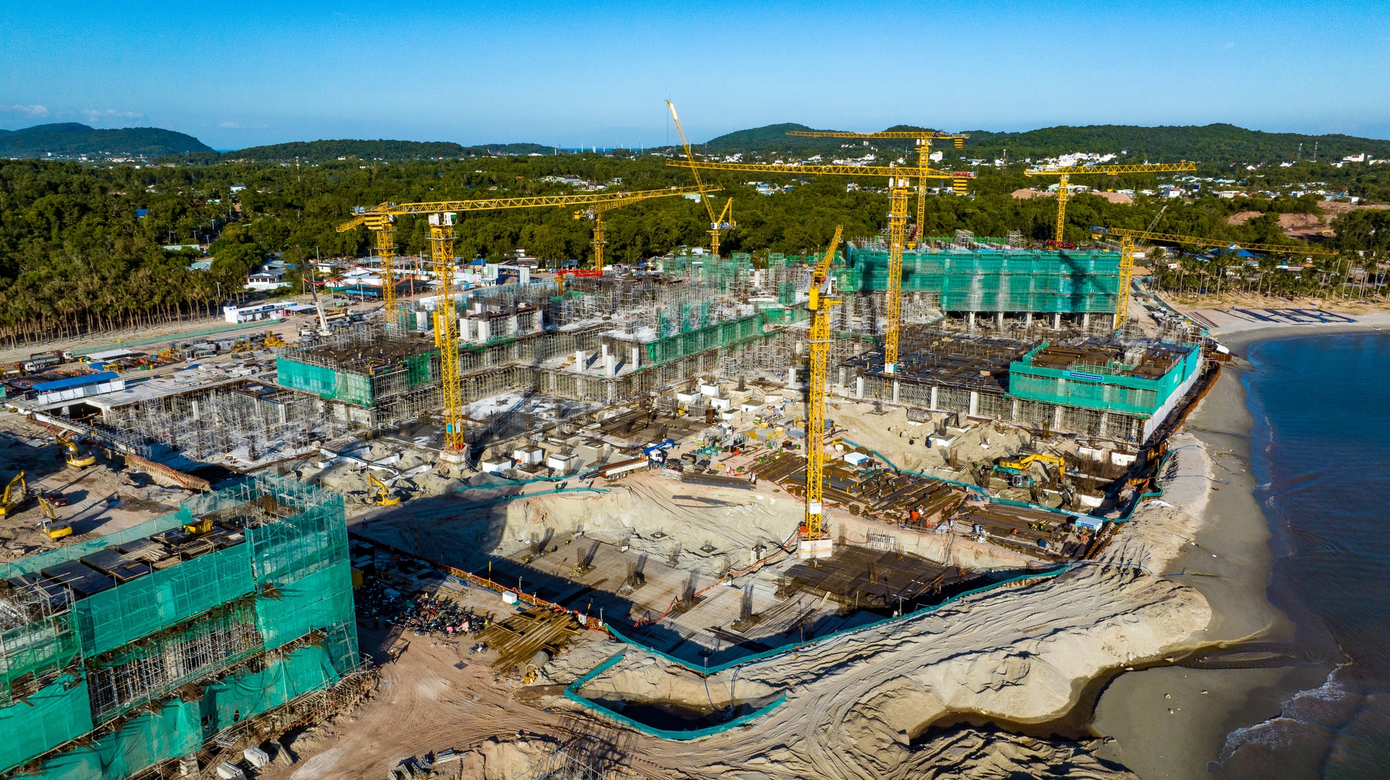 Toàn cảnh đại công trường APEC Phú Quốc: Sun Group triển khai tổ hợp gần 22.000 tỷ đồng, trung tâm hội nghị lớn hơn Las Vegas tăng tốc về đích - Ảnh 3