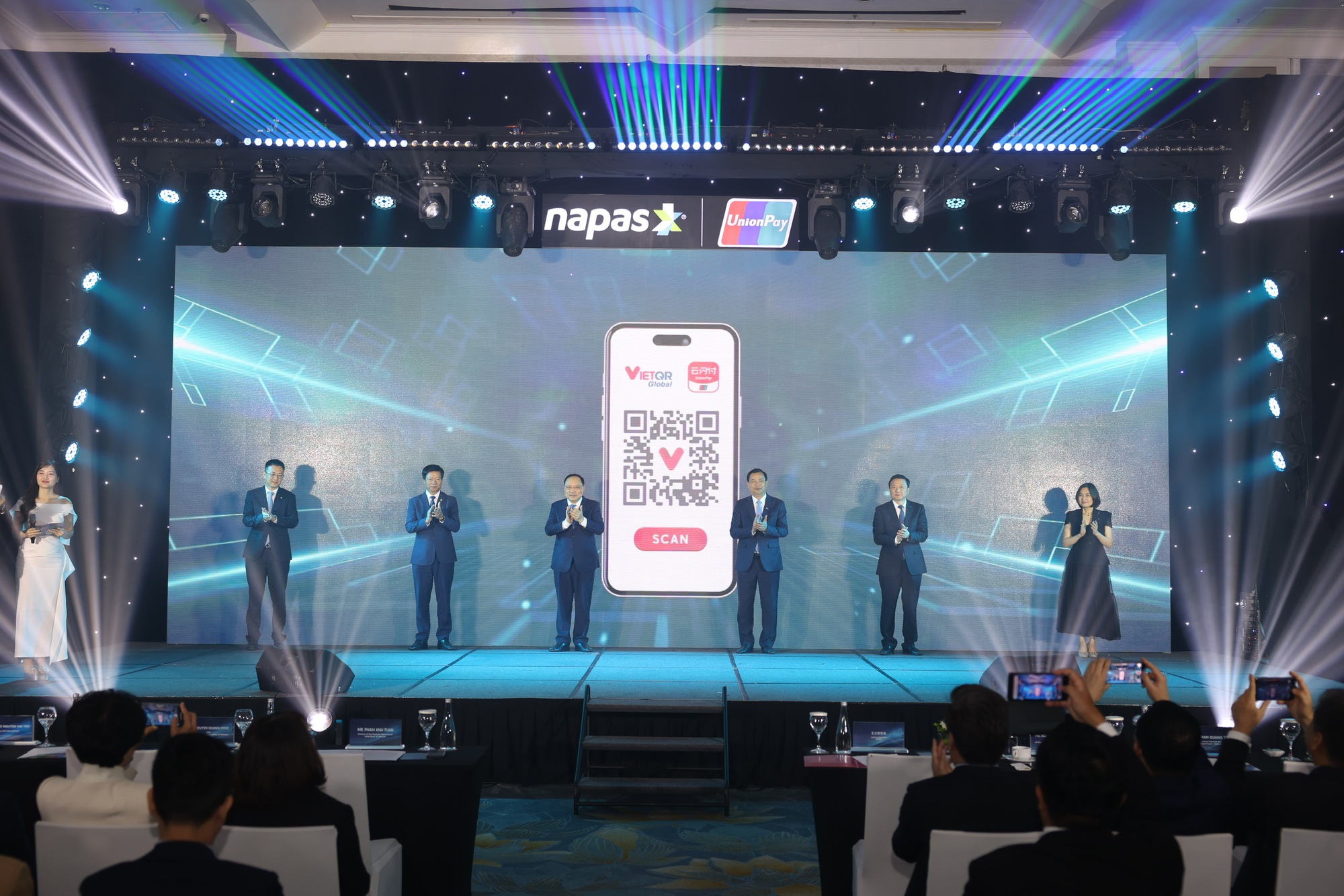 Từ hôm nay 02/12: Chính thức triển khai dịch vụ thanh toán xuyên biên giới qua mã QR giữa Việt Nam và Trung Quốc - Ảnh 1