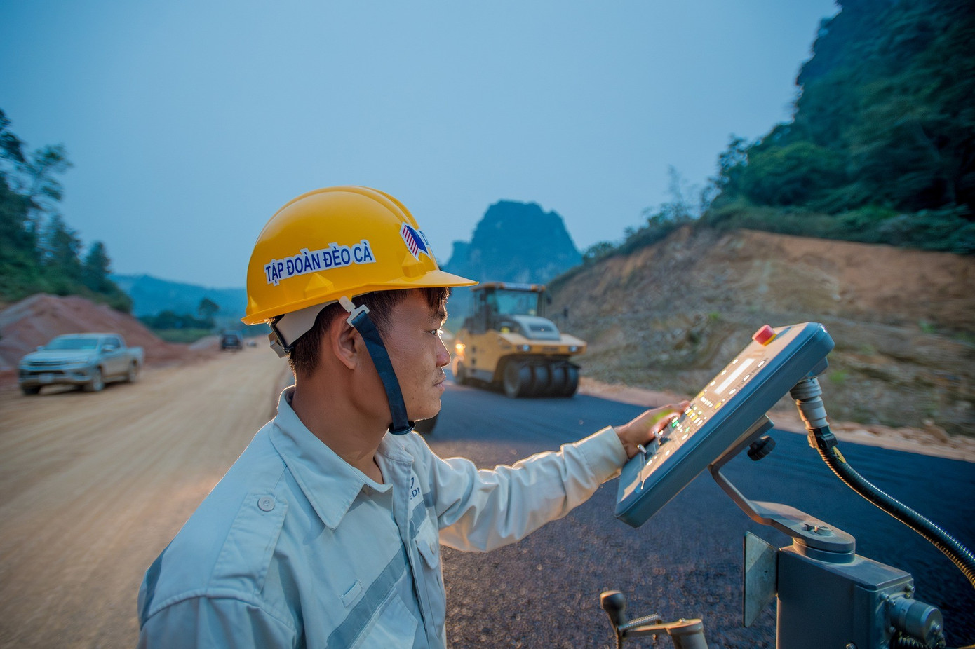 Rốt ráo thi công cao tốc Đồng Đăng - Lạng Sơn suốt ngày đêm - Ảnh 8