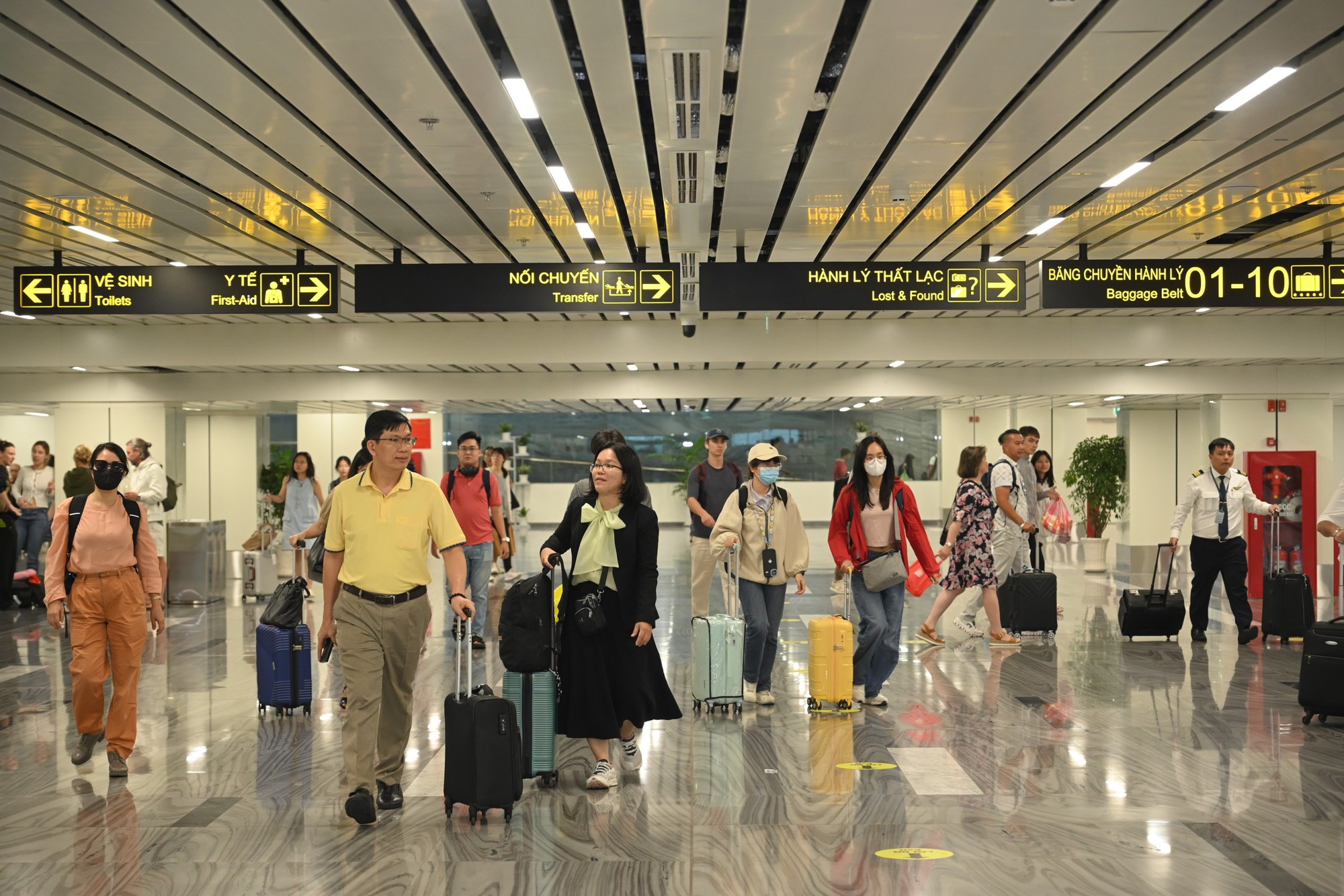 Tết Dương lịch, hành khách ở Tân Sơn Nhất cần làm gì để tránh chậm, lỡ chuyến bay? - Ảnh 1