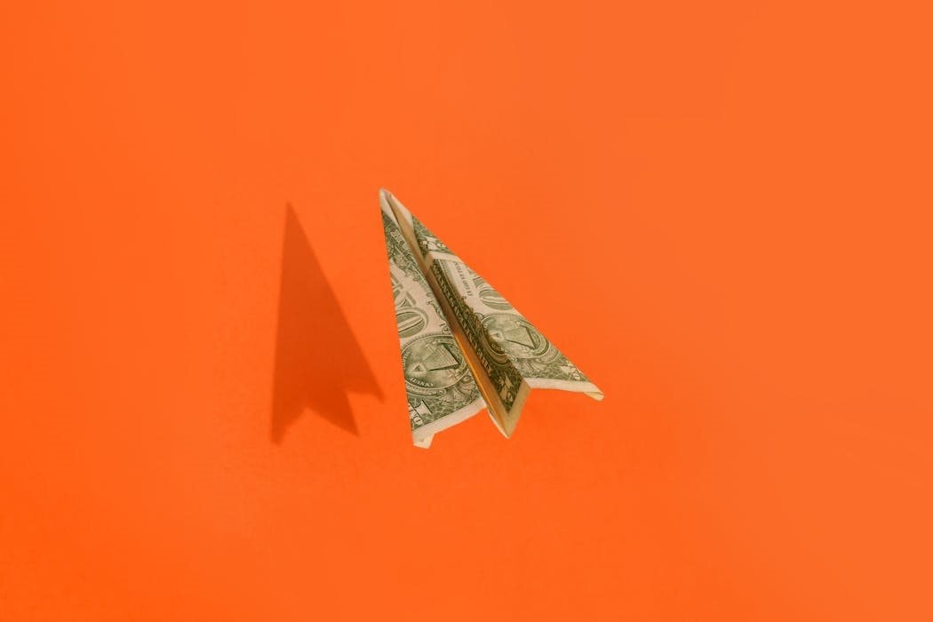 Cách Elon Musk, Mark Zuckerberg làm giàu mà không nộp thuế, di sản truyền đời cho con cháu: Nhận lương 1 USD, có tài sản 'trên giấy', vay nợ hết mức để tiêu - Ảnh 2