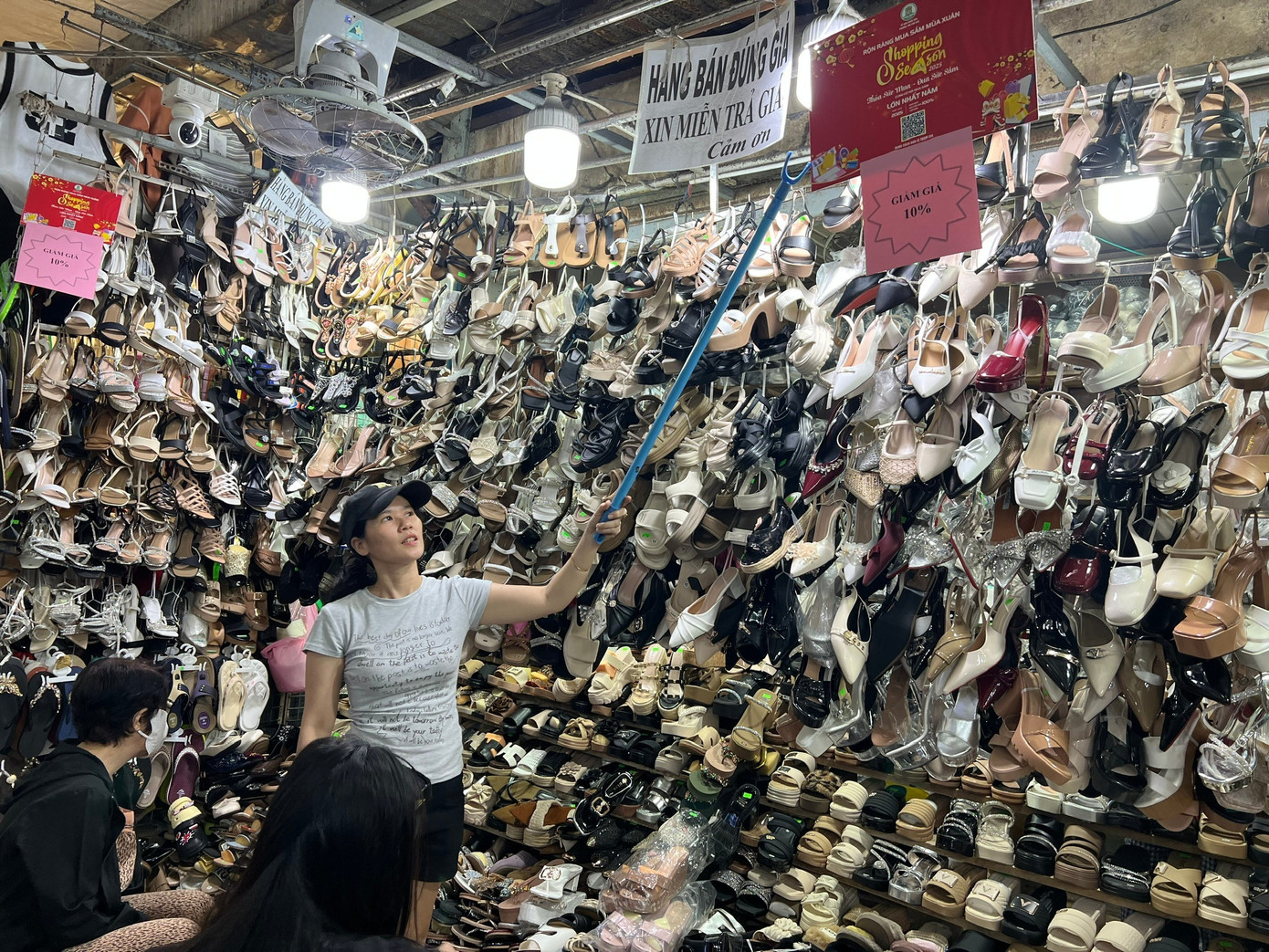 Ảm đạm mùa cao điểm mua sắm - Ảnh 2