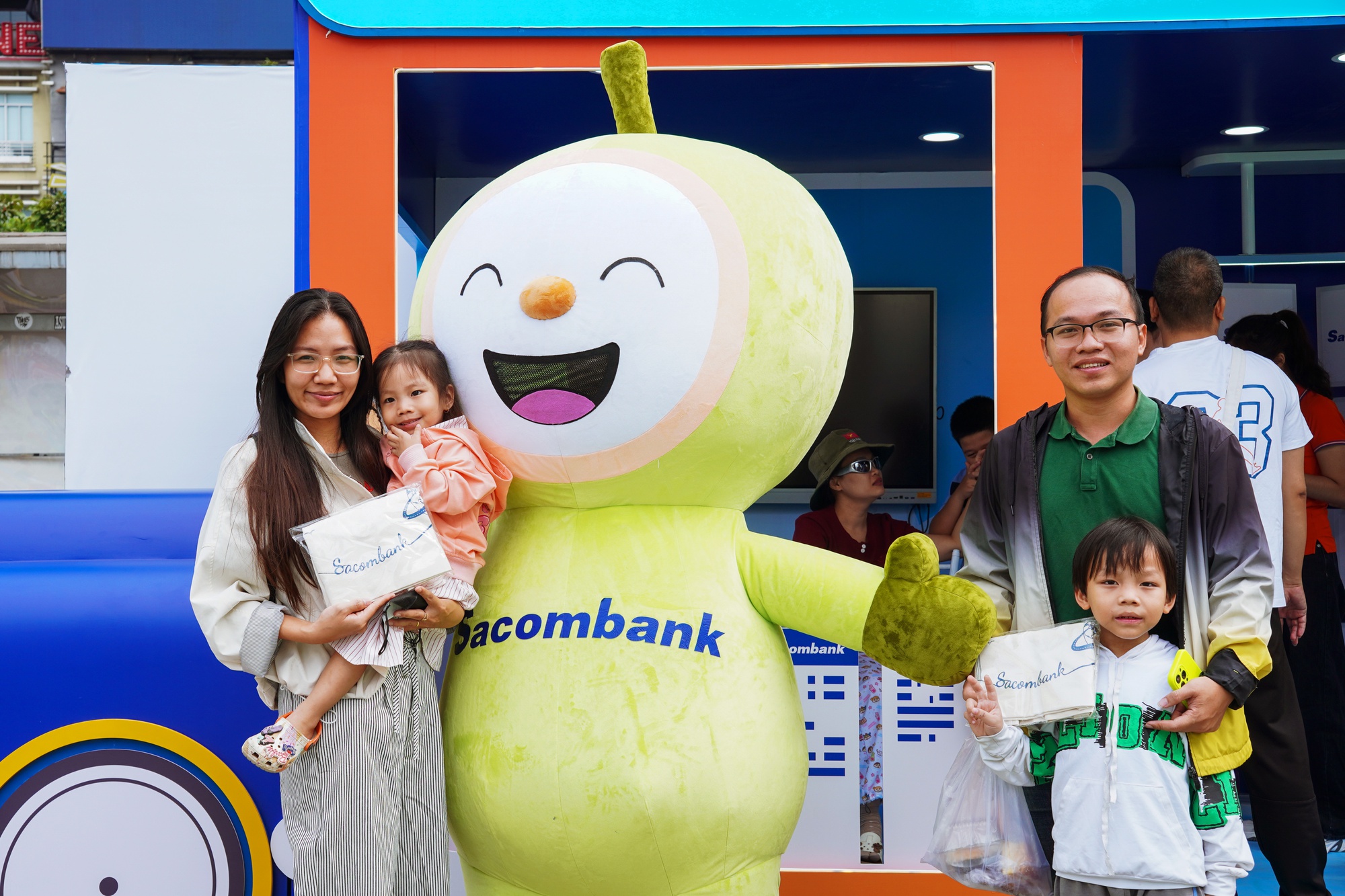 Sacombank đồng hành cùng Sundate Festival 2025 mang đến không gian gắn kết gia đình tại Vương Quốc Mặt Trời - Ảnh 1