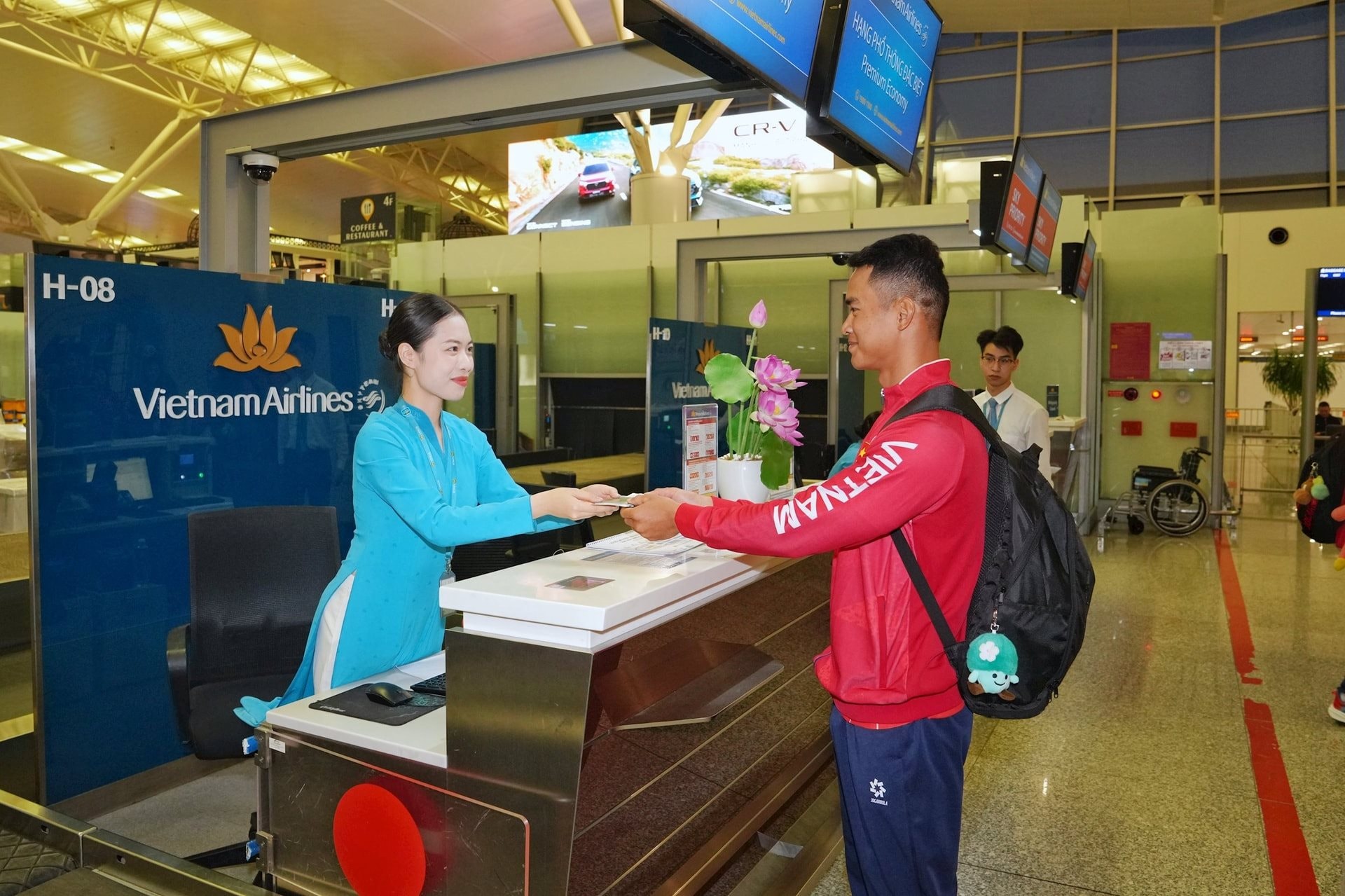 Vietnam Airlines thưởng nóng cho các VĐV nước nhà giành Huy chương Vàng tại SEA Games 33 - Ảnh 1
