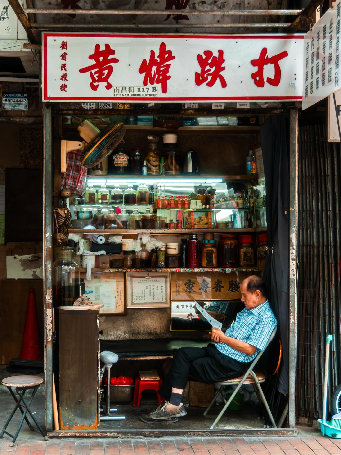 Những tòa chung cư chỉ có tại Hong Kong (Trung Quốc): Nhìn vào vừa choáng ngợp vừa run rẩy - Ảnh 4