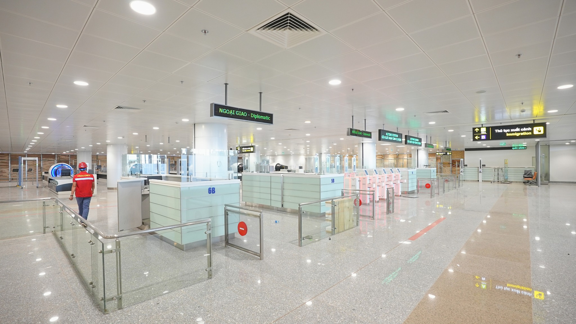 Sân bay nổi tiếng Việt Nam rót 5.000 tỷ đồng xây nhà ga 5 sao, có cả 'phi thuyền' soi chiếu xịn nhất thế giới - Ảnh 9