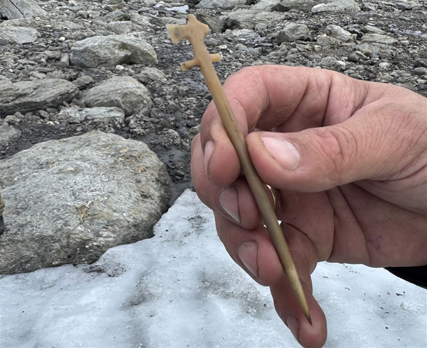 Băng trên đỉnh núi tan chảy, để lộ ra những thứ con người không dám tin vào mắt mình - Ảnh 3