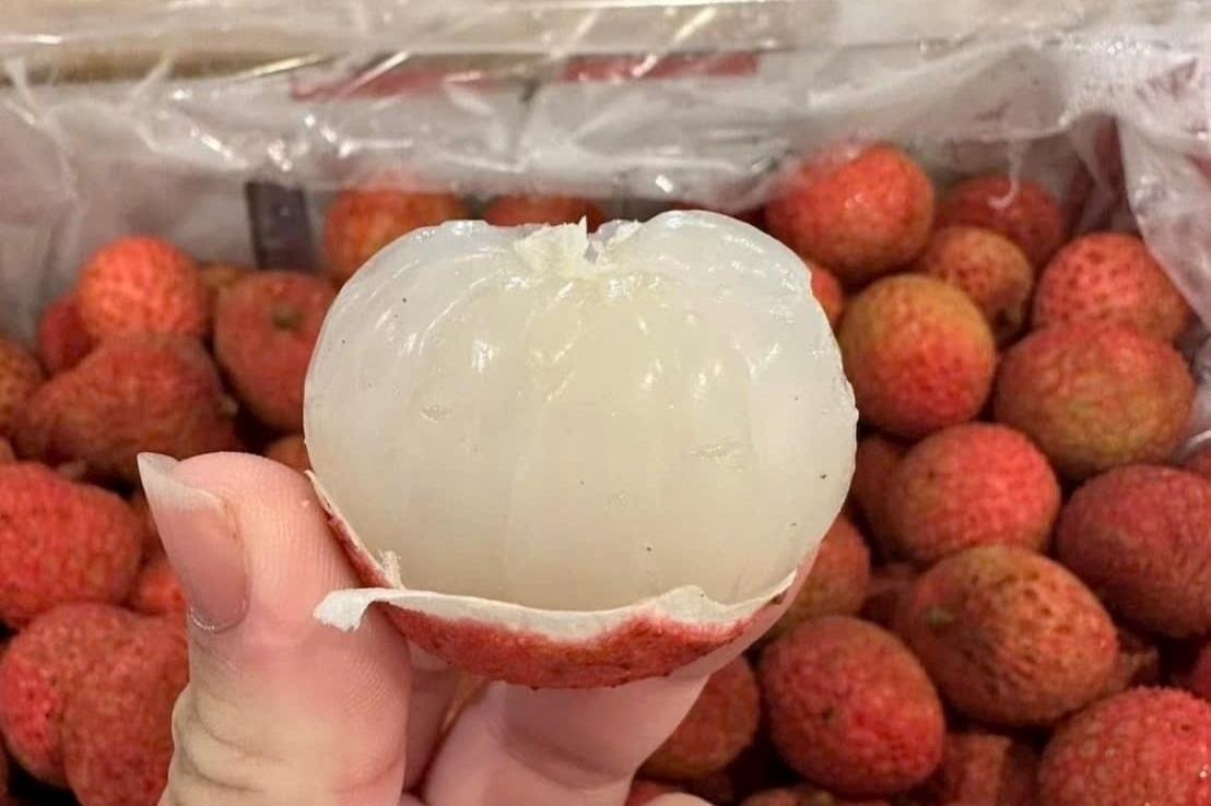 Vải thiều Úc giá gần 5 triệu/thùng 5 kg ở Việt Nam - Ảnh 1